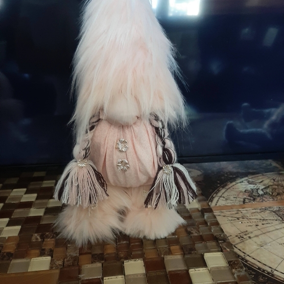 Fuzzy pink puppy gnome and his girl gnome - Picture 3 of 3